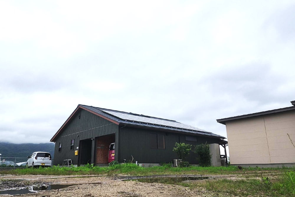 周りに建物の少ない開放的な場所